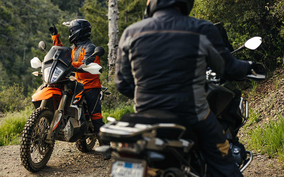 Primera Impresión: Nueva gama de equipaciones FOX Racing para motos adventure