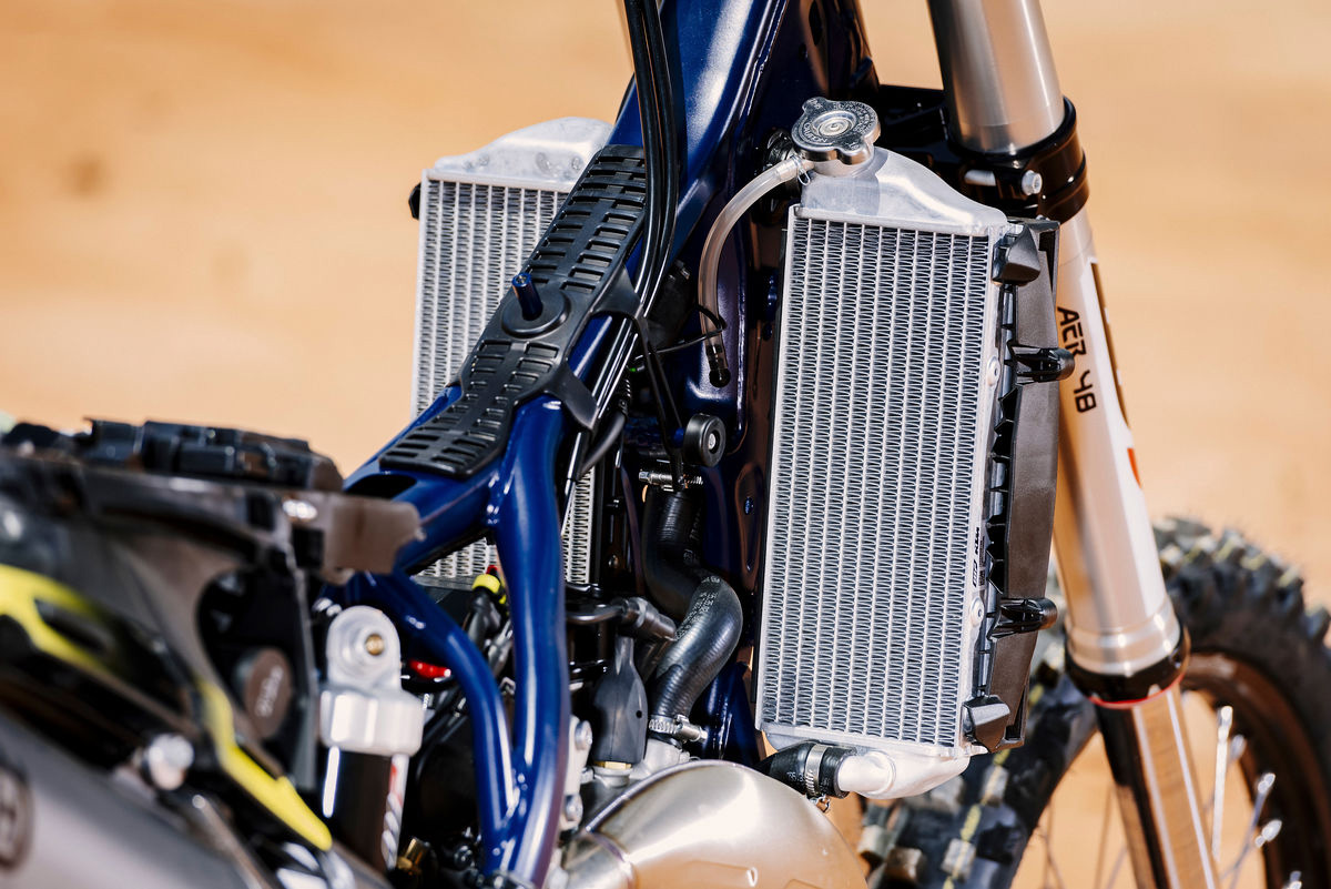 husqvarna_2019_models_radiators_enduro21_560