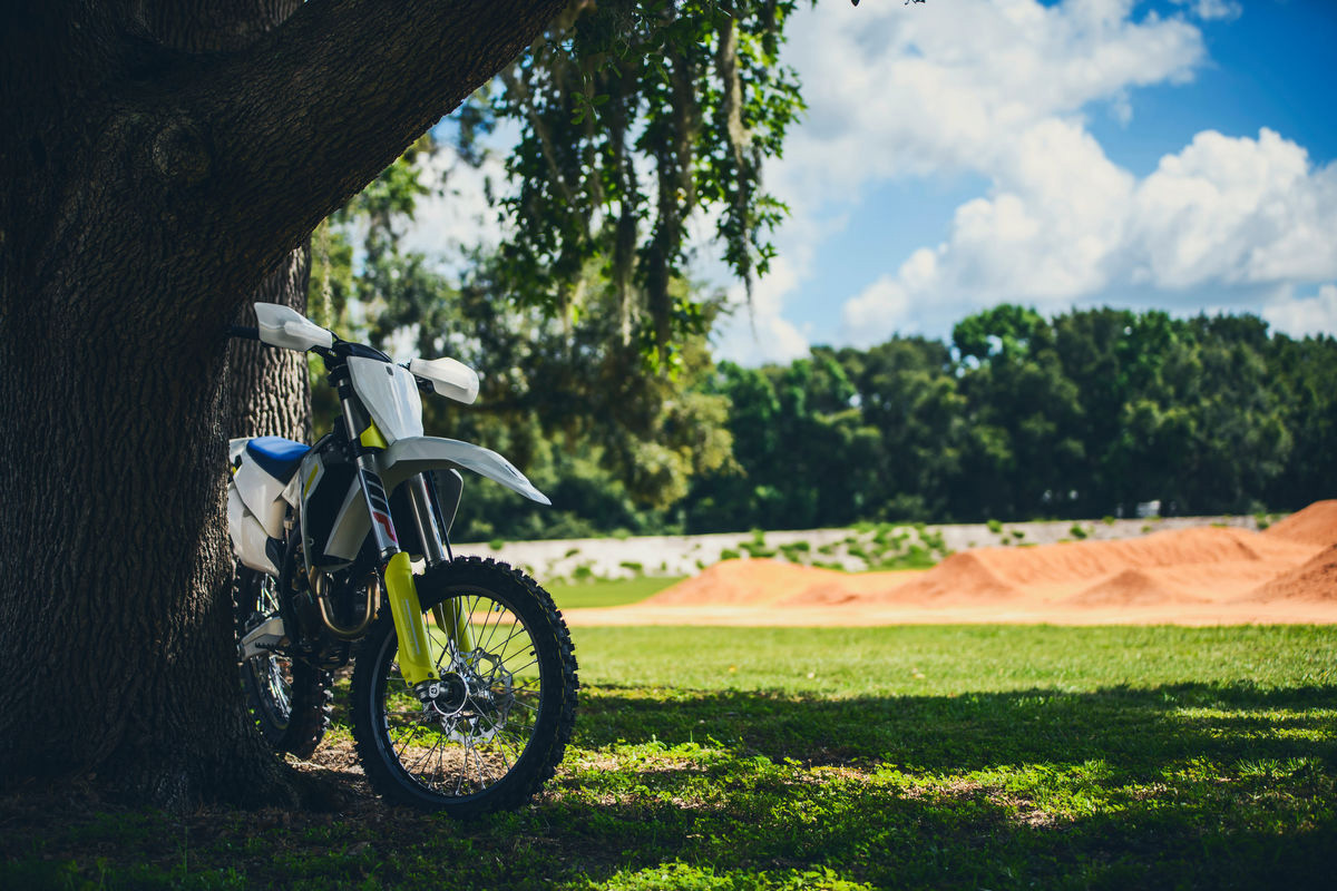 husqvarna_orlando-fc250_tree_enduro21_560