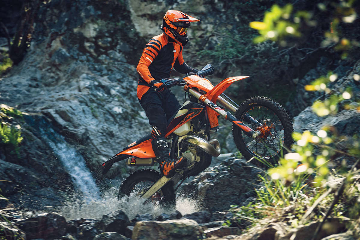 01_action_ktm_150_exc_tpi_my2020