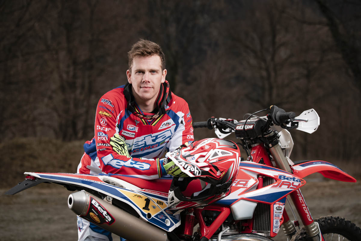 Steve Holcombe signs with Beta for two more years in EnduroGP 