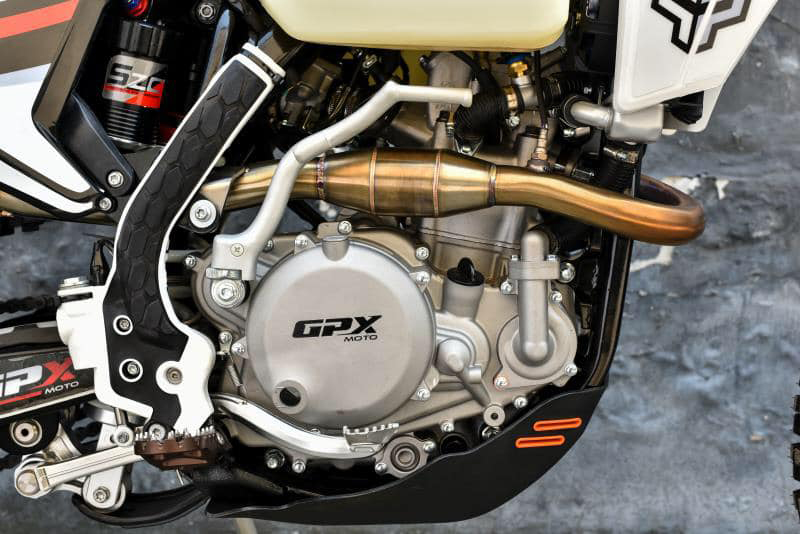 GPX_Moto_300_R_engine_560