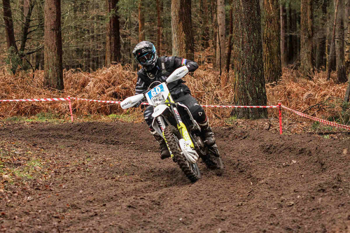 enduro21_husqvarna_fe350_santon_enduro_2020_action_560