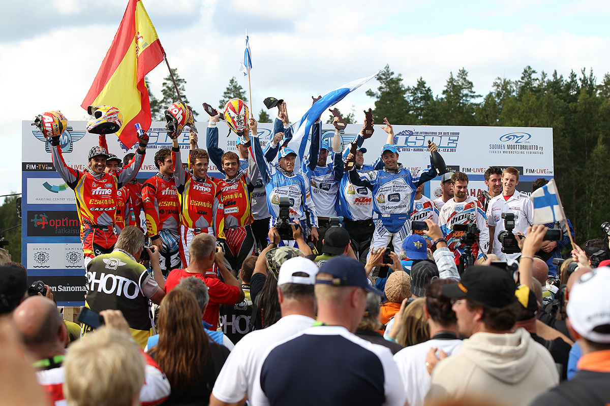 trophy-team-podium_isde-2011_3950