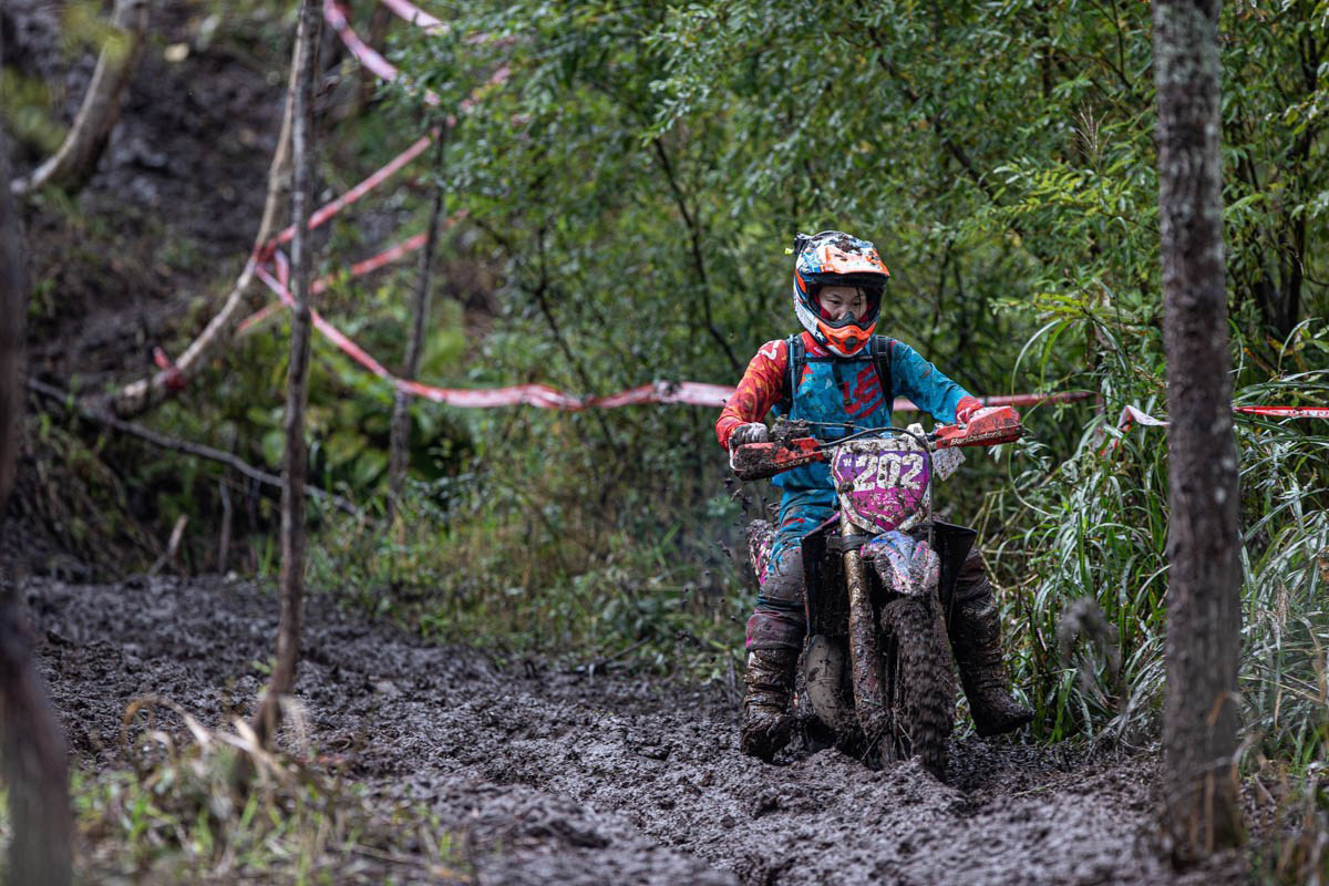 rusutsu-two-days-enduro-hokkaido_women_mud