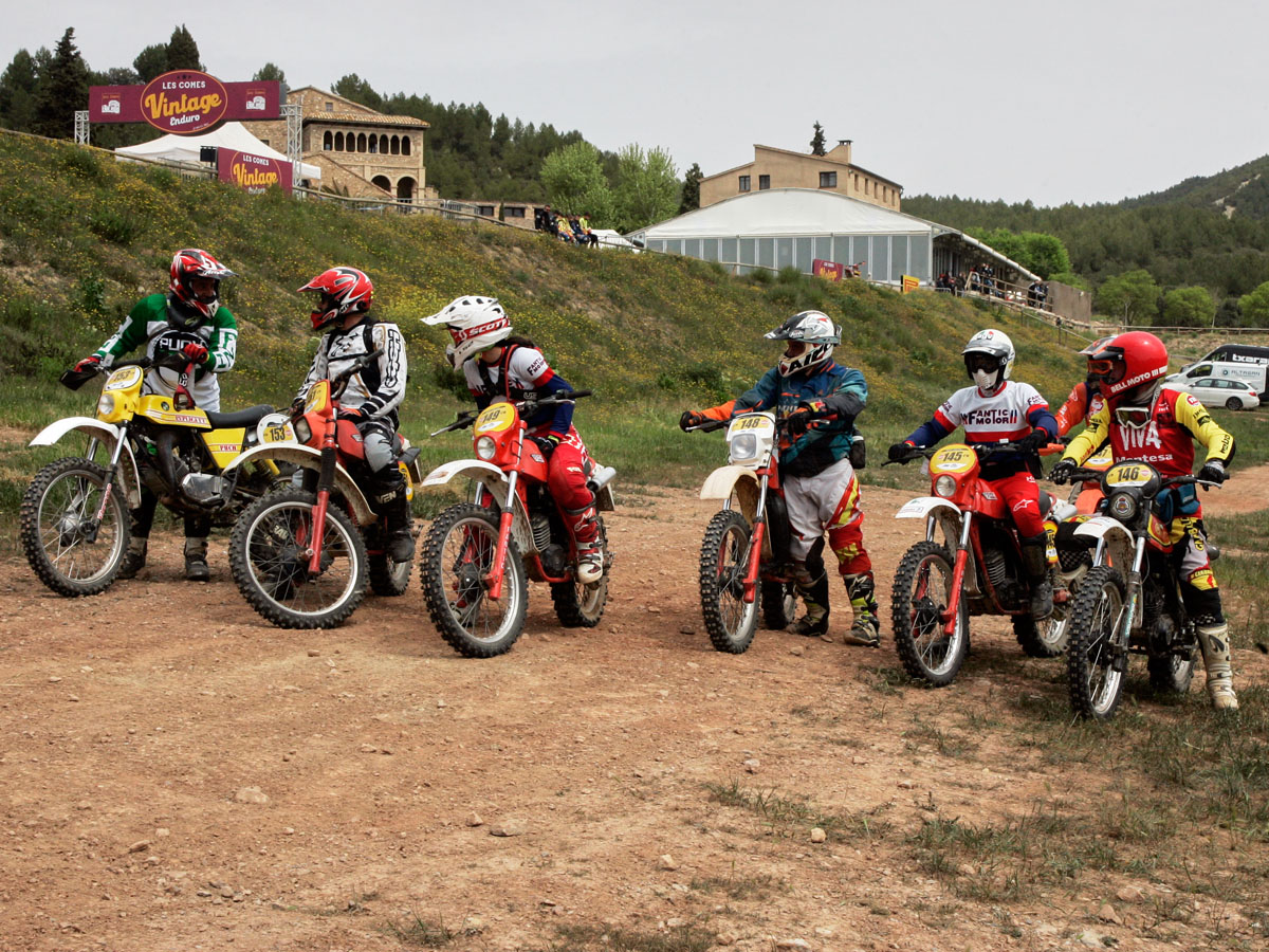 Josep Garcia and former World Superbike Champion Carlos Checa made guest appearances at the second round of the Spanish Classic TT Cup, part of a Vintage Enduro festival at Les Comes.