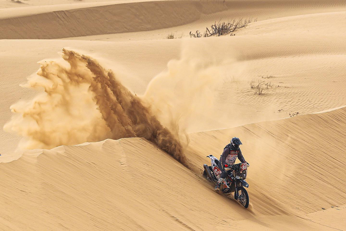 neil_hawker_dakar_dune