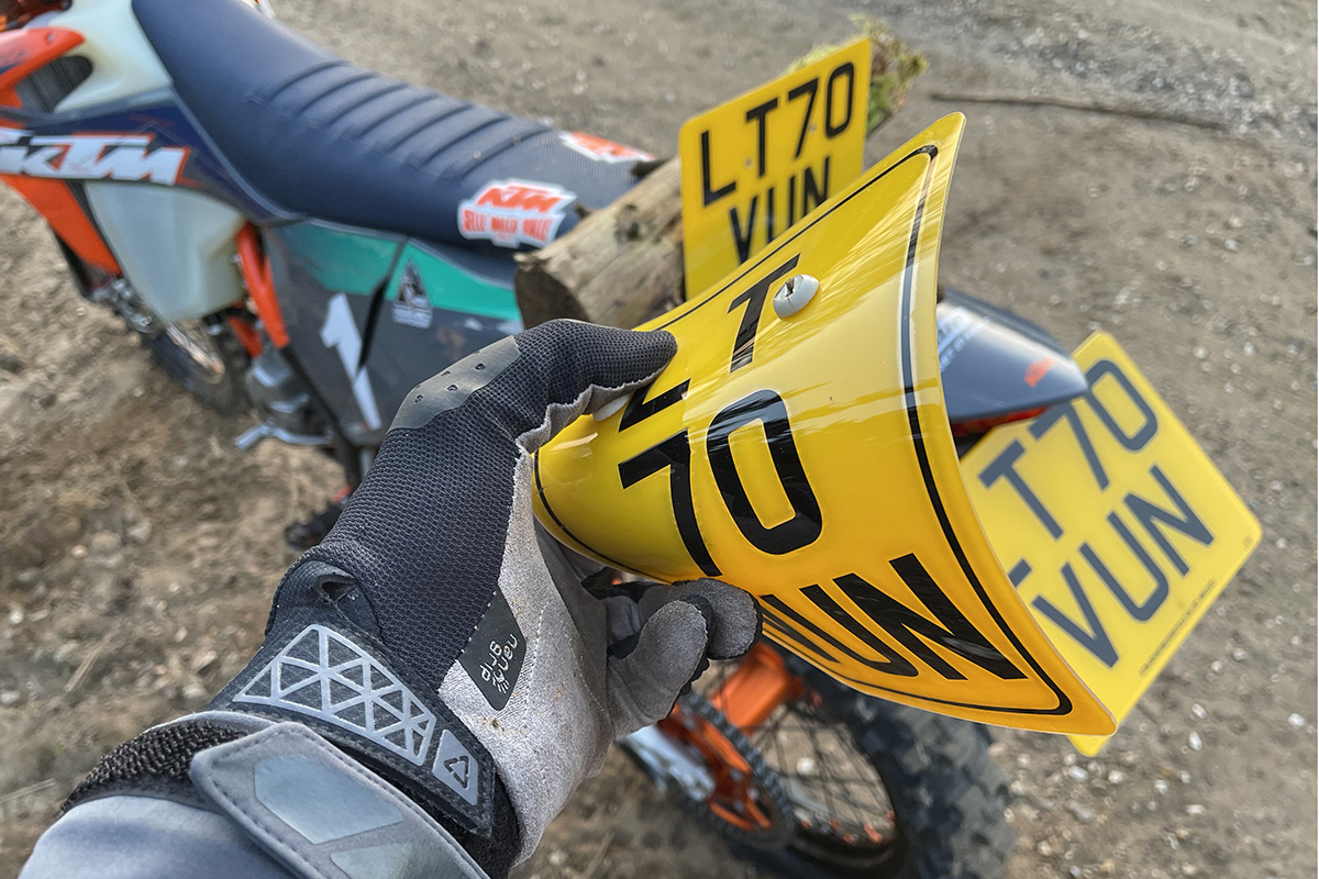 Vistazo rápido: matrículas Flexiplate Enduro