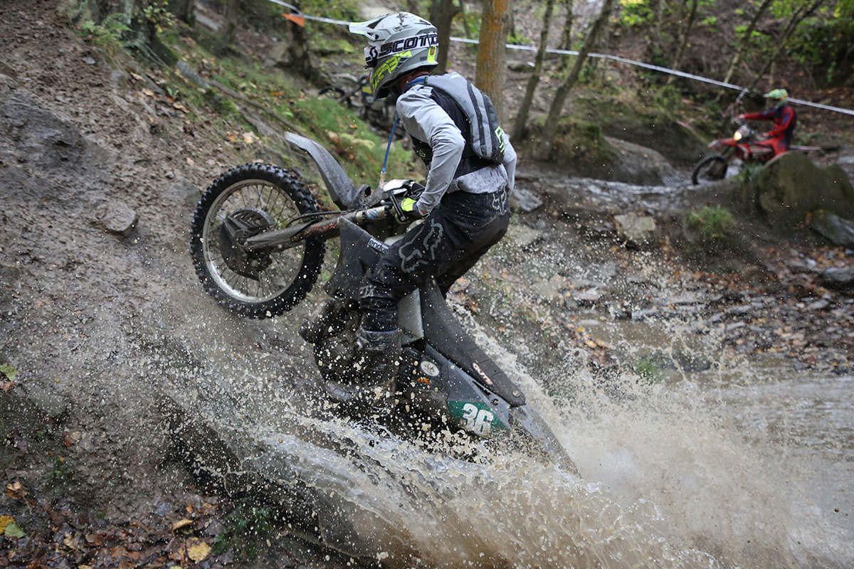 Tested: 2 years of hard graft for the FOX Legion off-road riding pants and  jersey