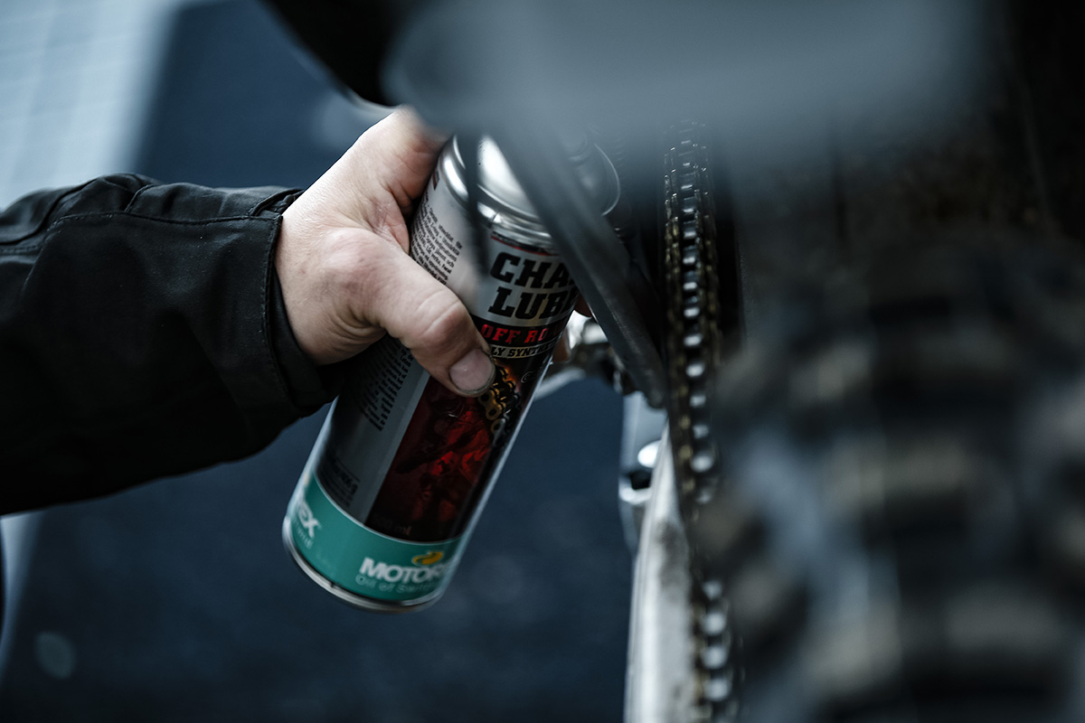 Why off-road bikes need chain lube