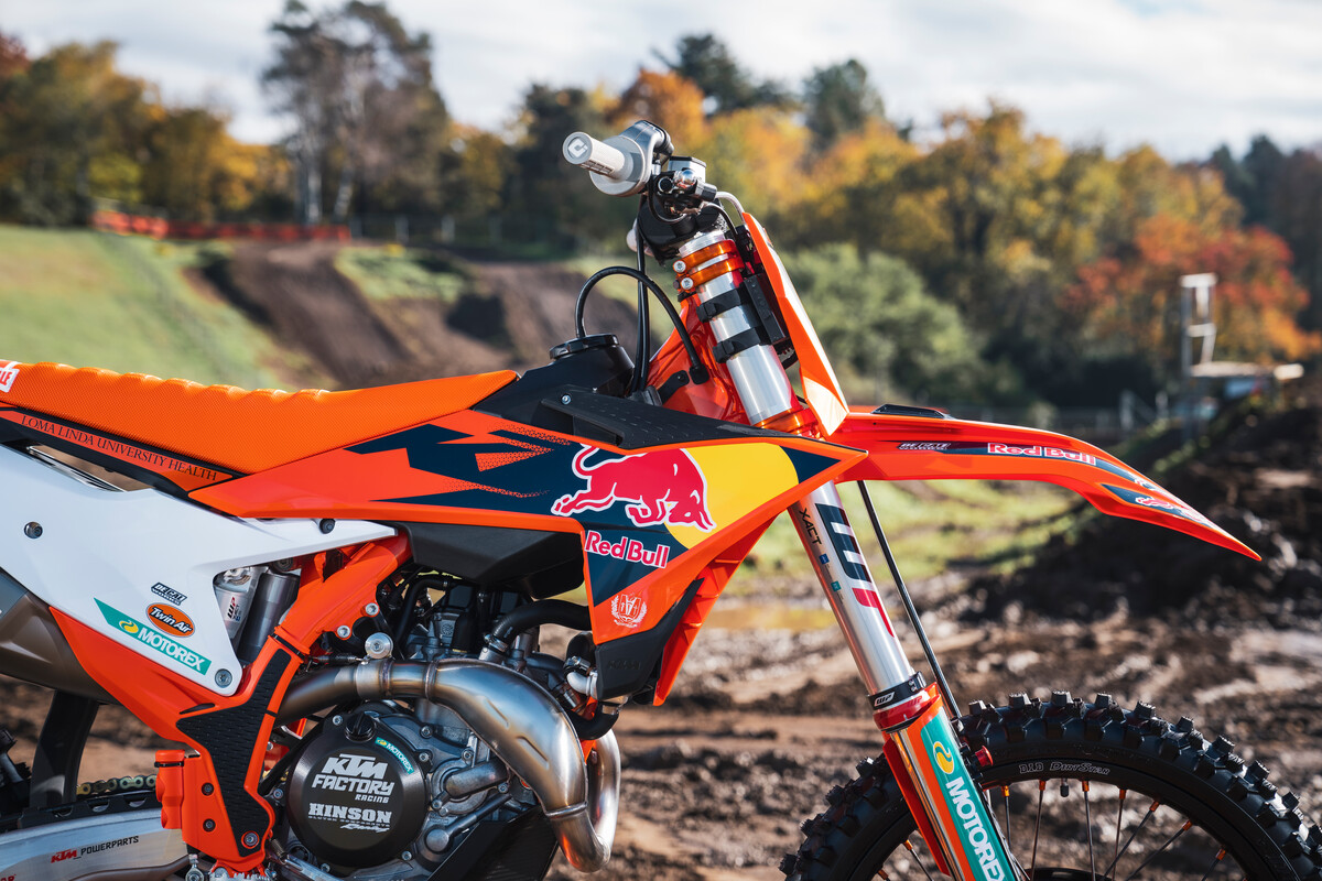 First look: 2024 KTM 450 SX-F Factory Editions – fit an 18-inch rear wheel for Sprint Enduro?