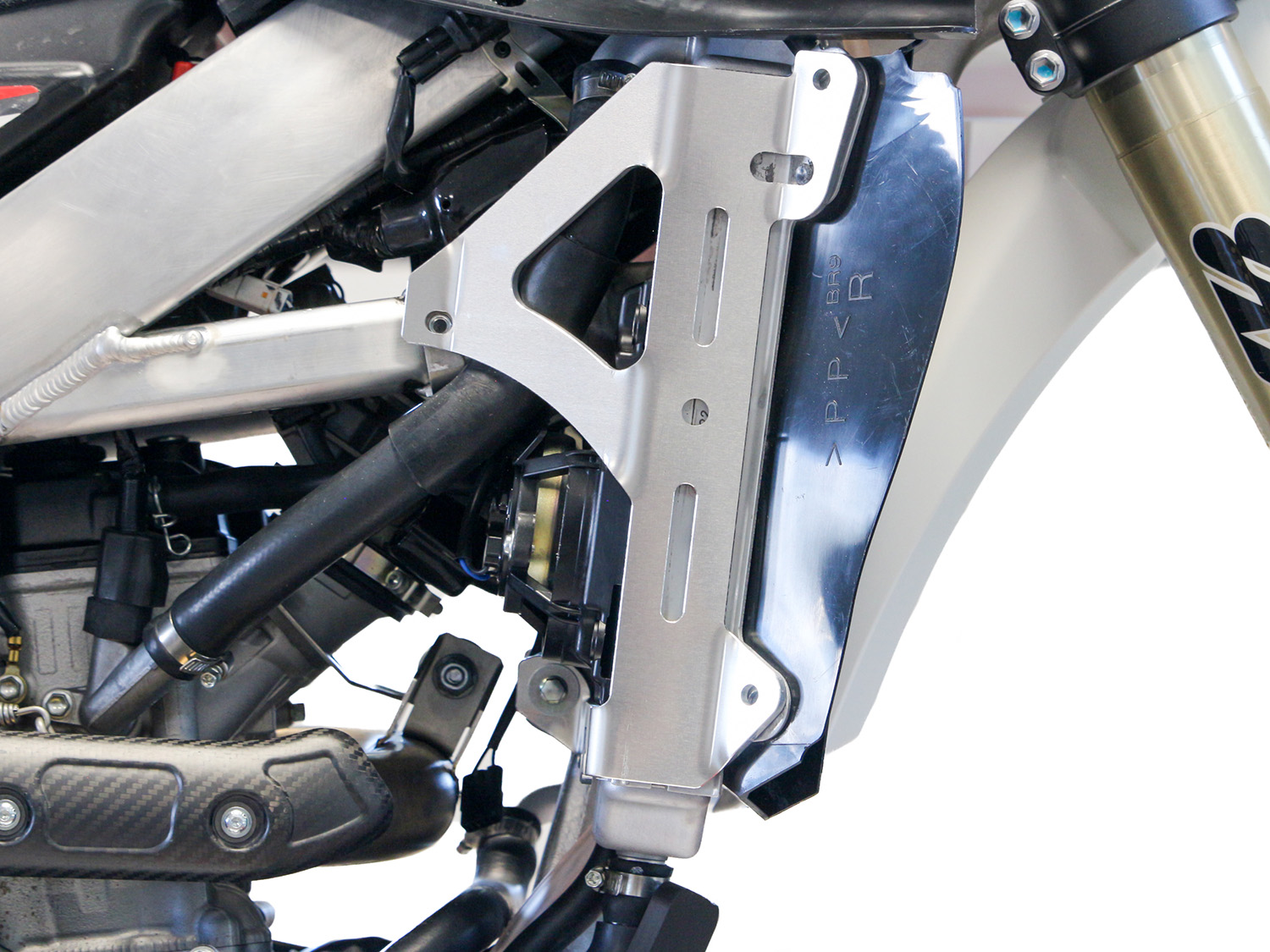 Vistazo Rápido: Nuevos protectores de radiador AXP Racing para Yamaha y Fantic off-road de cuatro tiempos