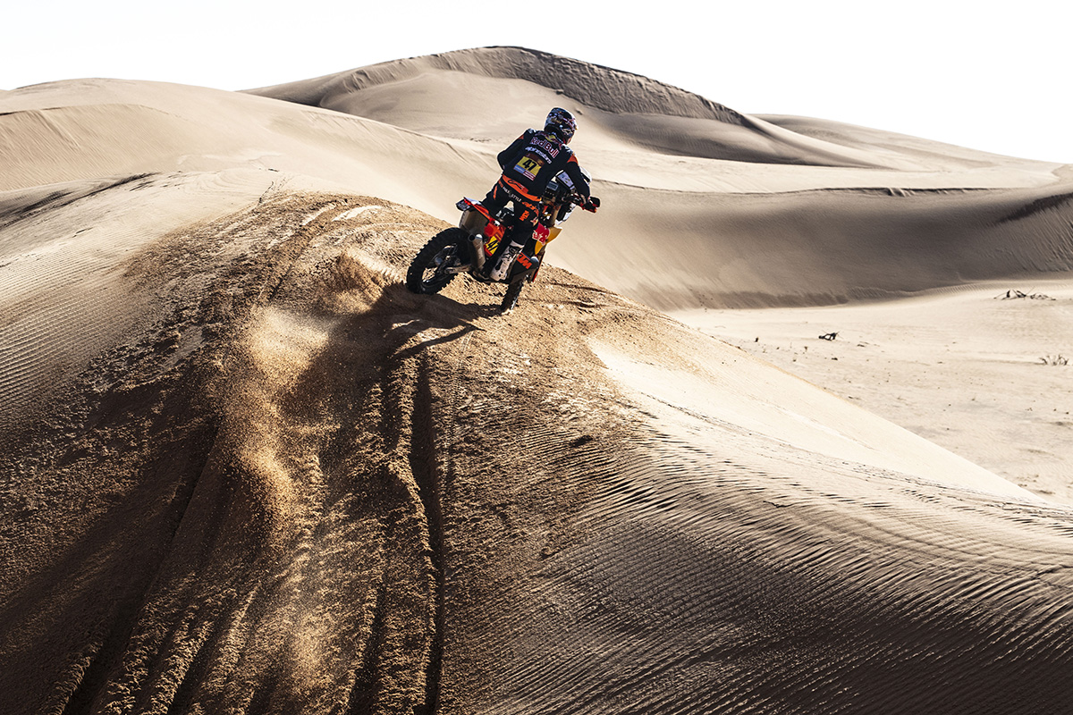 Dakar ’23 daily notebook: stage 7 cancelled for the bikes after 12 hour, 900km day