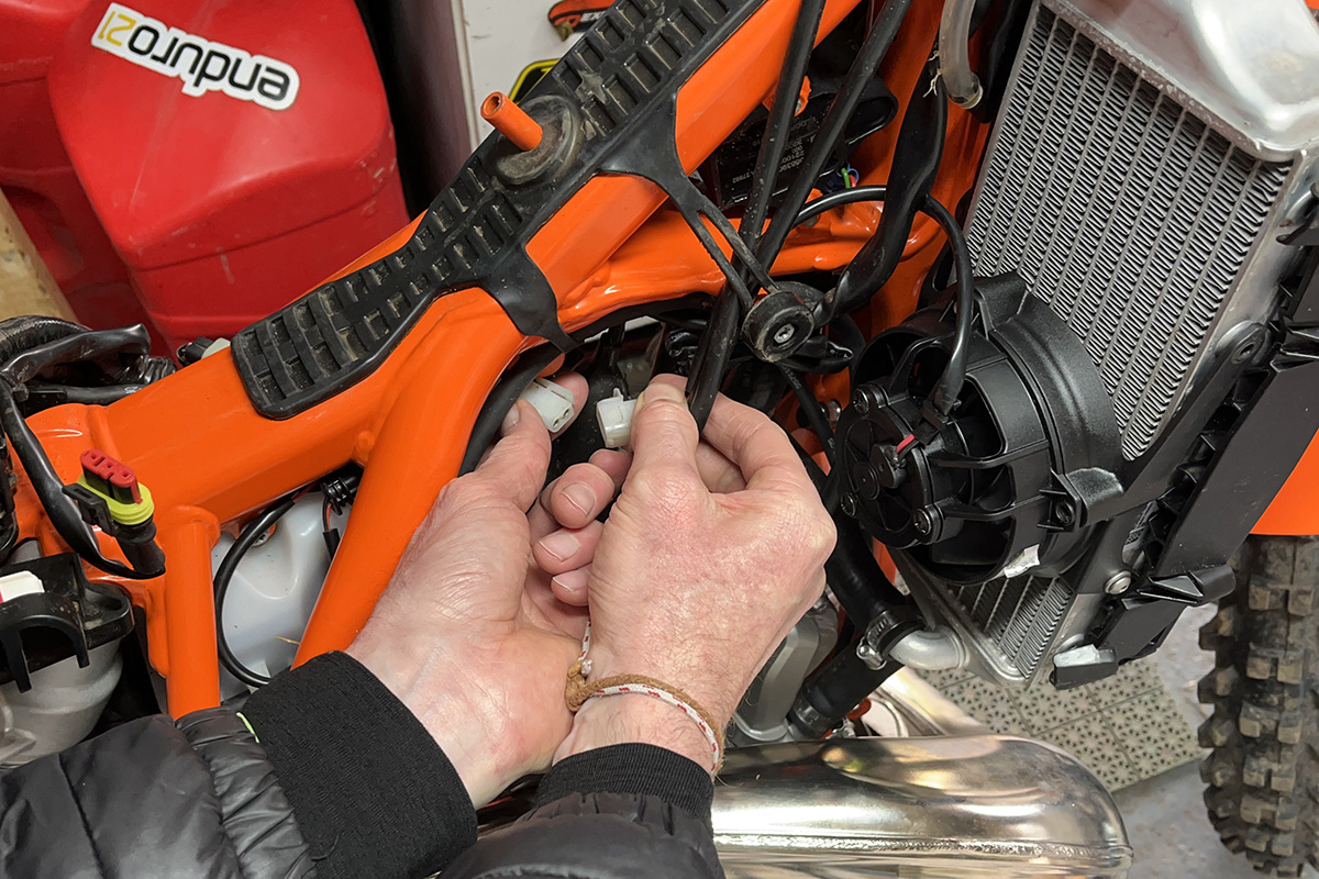 ktm_300_exc_fan_install_img_7947