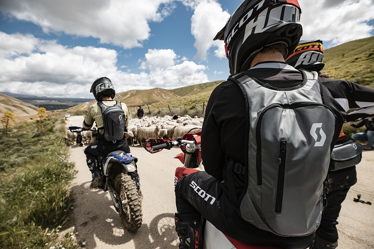 Quick look: SCOTT’s new off-road back packs and tool pack (enduro bumbag)