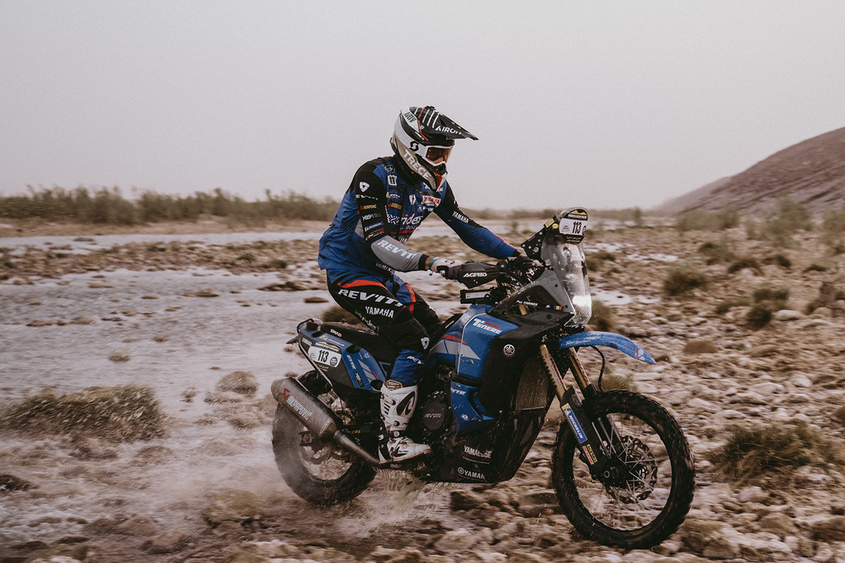 Pol Tarrés lleva su Yamaha Ténéré a la victoria en la Marruecos Desert Challenge 2024