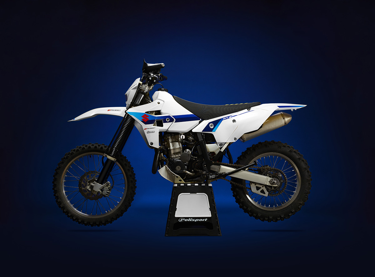 Quick look: Polisport Suzuki DR-Z white restying kit – too cool for school