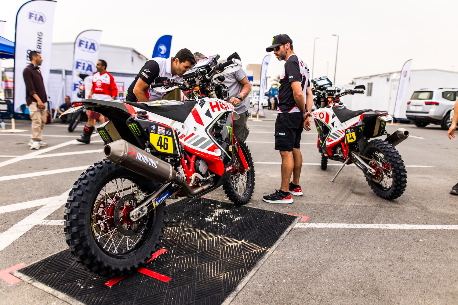 Mundial Rally-Raid 2024: Estampida de equipos oficiales en el Abu Dhabi Desert Challenge
