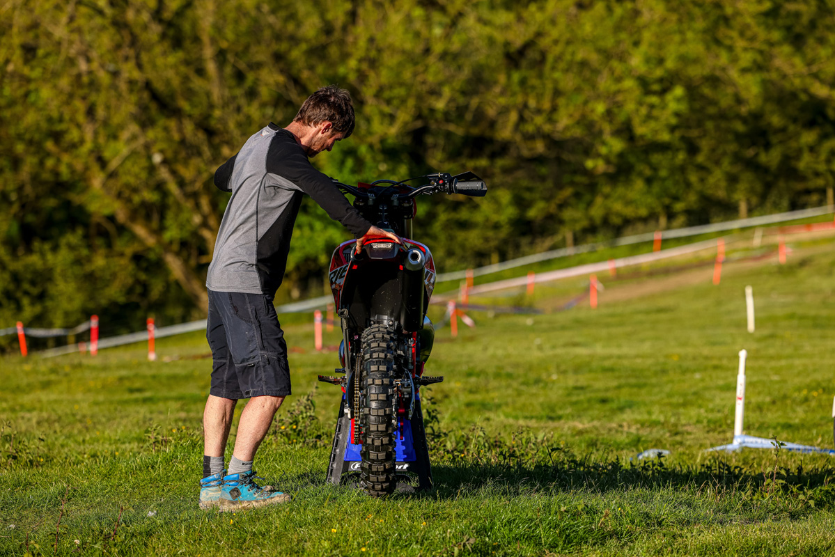 2024_rieju_hard_enduro_gomez_replica_test_enduro21_jp