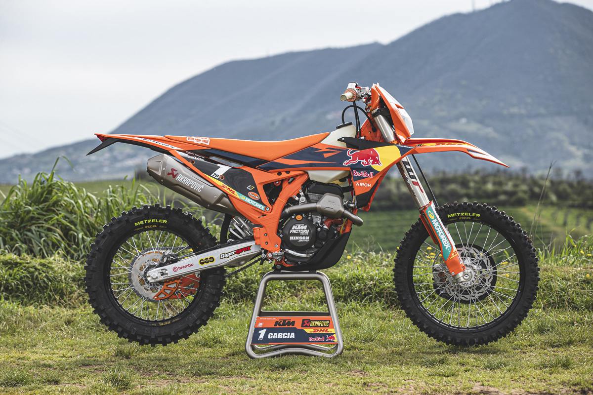 Motos Pro: La KTM 250 EXC-F de Josep García y el Red Bull KTM Factory Racing – Él y su mecánico Iván desvelan los detalles