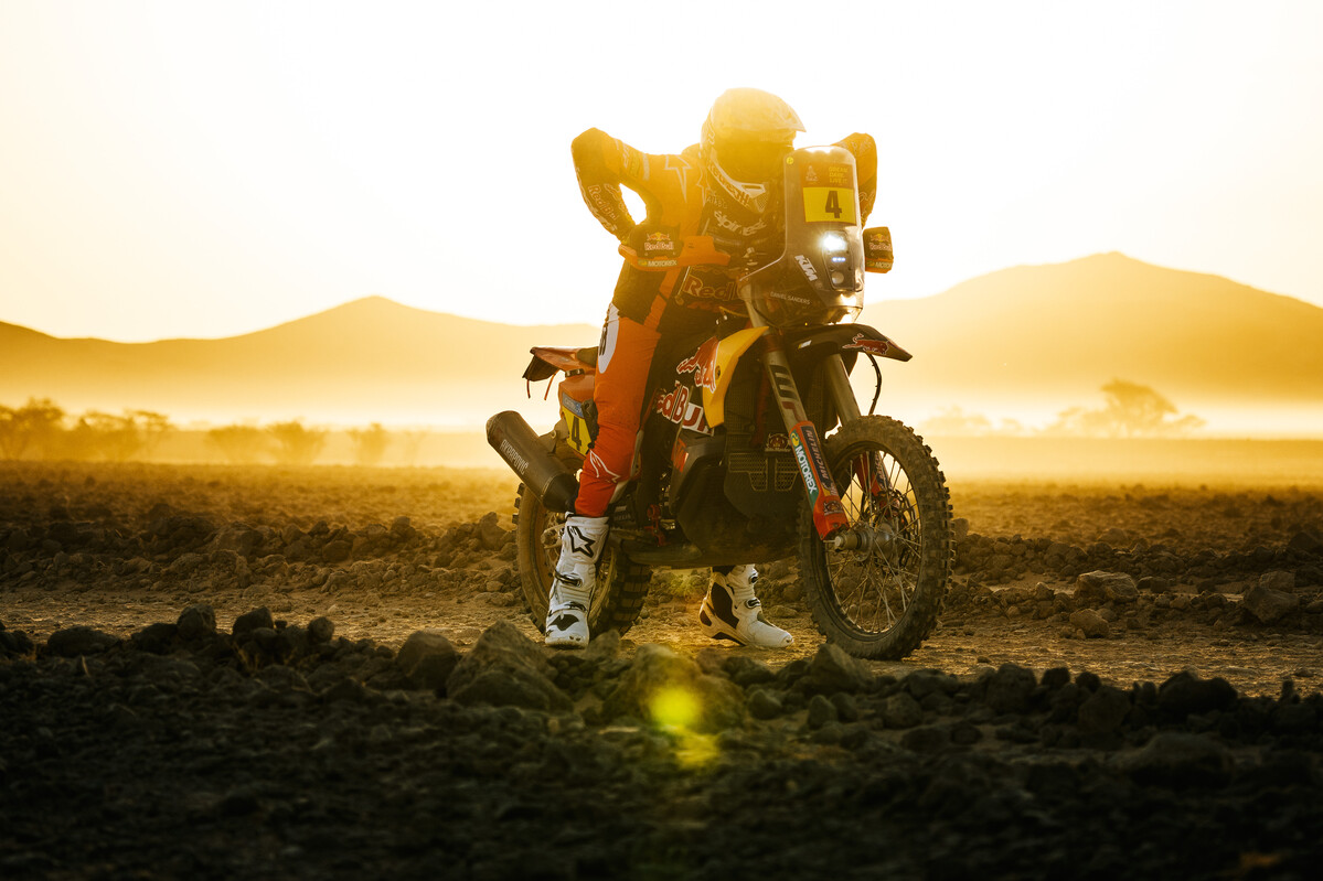 663161_daniel-sanders_ktm_dakar-rally-2025_saudi-arabia_stage3__p39112