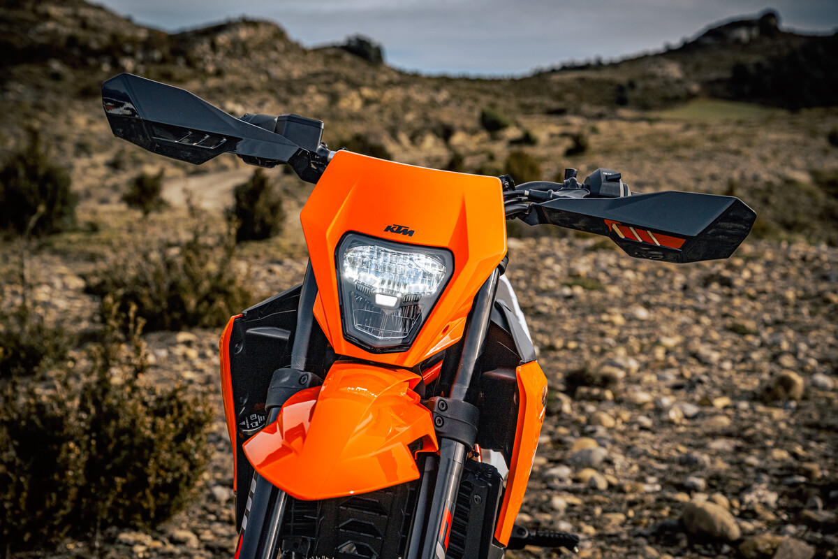 662305_my25-ktm-390-enduro-r-r-static-cat-b_ktm-enduro-r-range__p46080