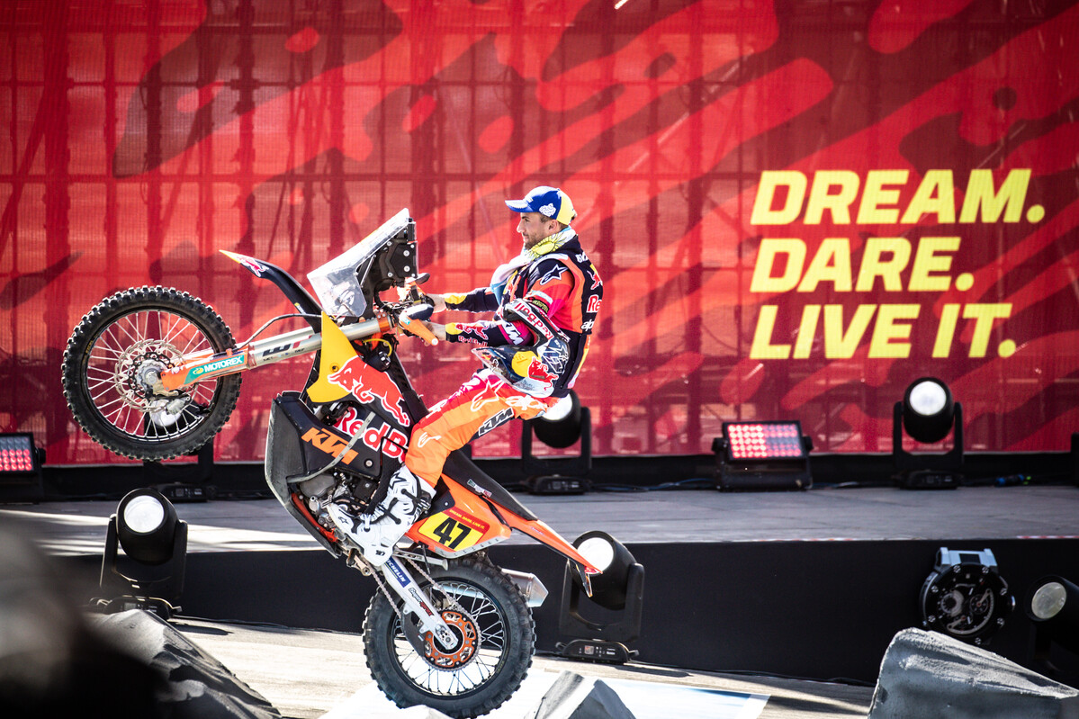 570574_kevin-benavides_ktm_dakar-rally-2024_saudi-arabia_stage1_p12991