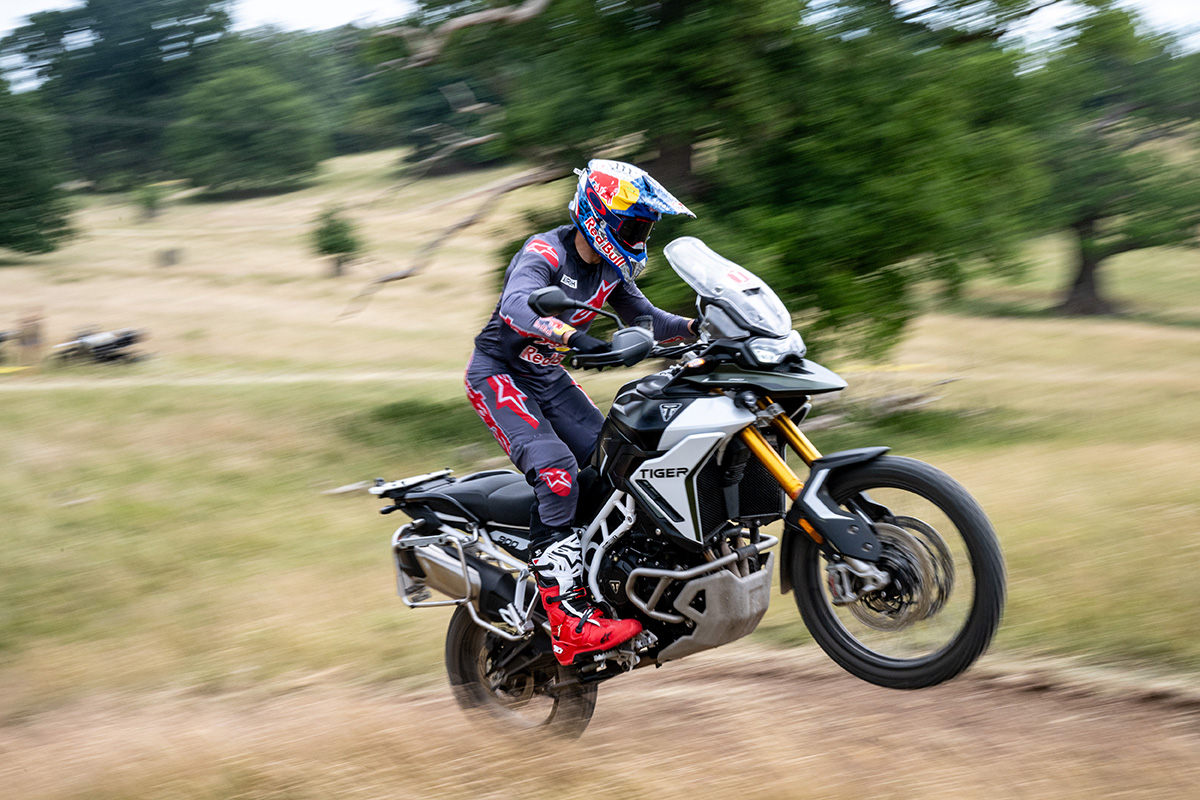 jonny_walker_sam_sunderland_red_bull_roamaniacs__ota2443