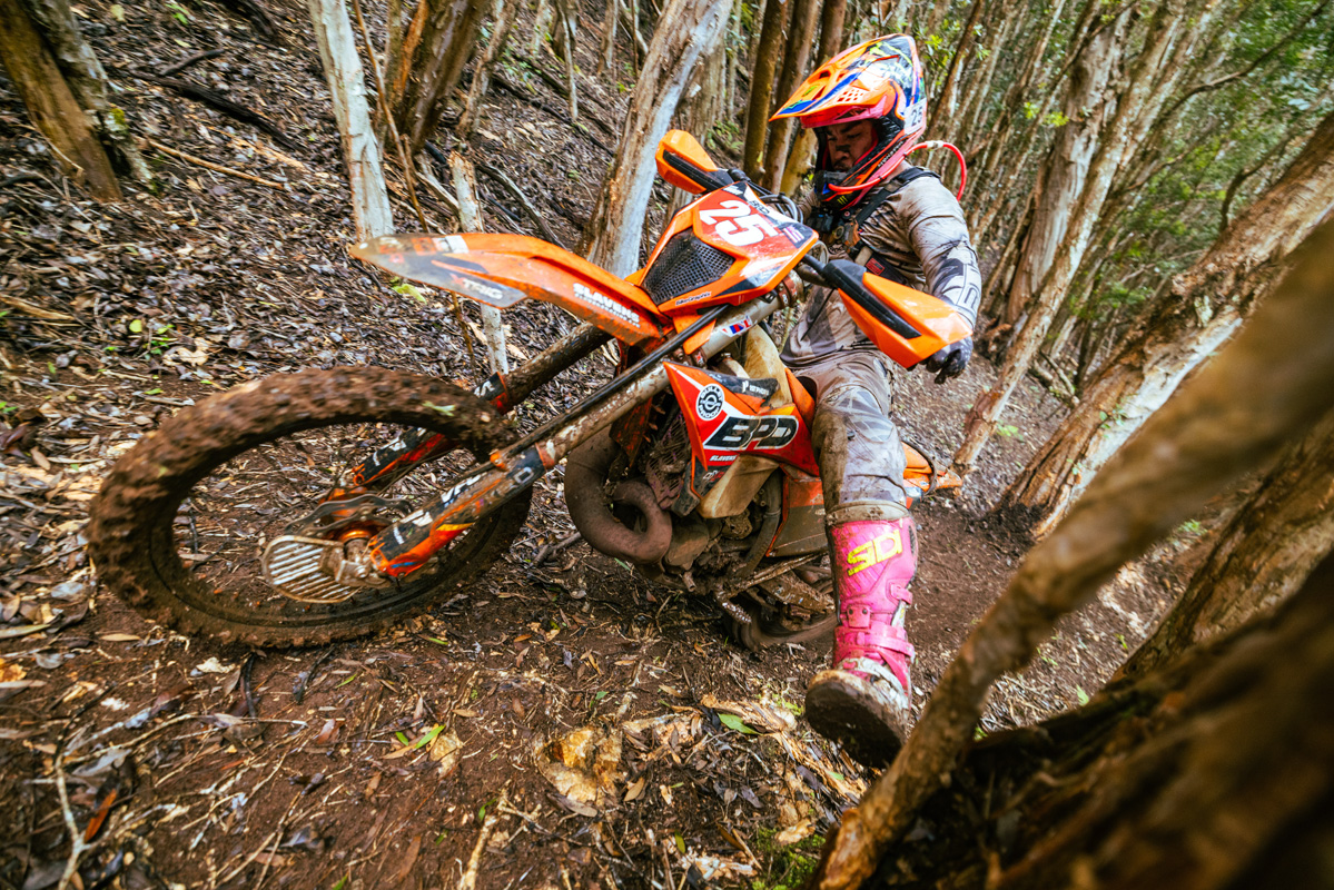 US Hard Enduro: 26 Pro Riders, 3 Finishers – Kawelo Huddy Wins Brutal Rnd2 in Hawaii