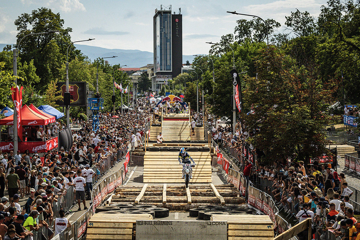 rbe26_redbullromaniacs_action_02redbullromaniacs